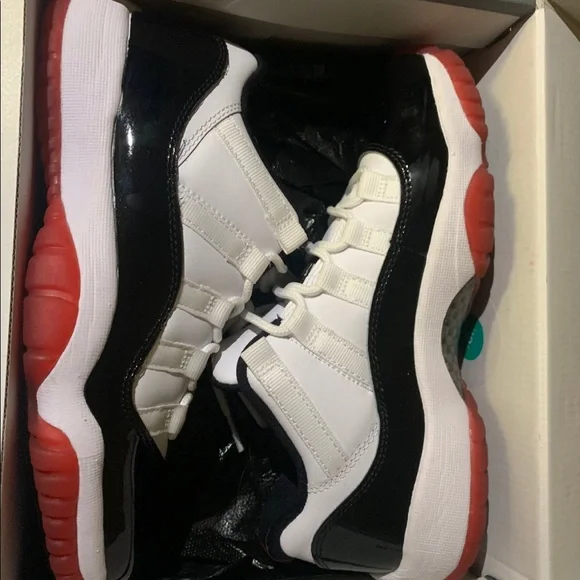 Jordan 11 low concord bred